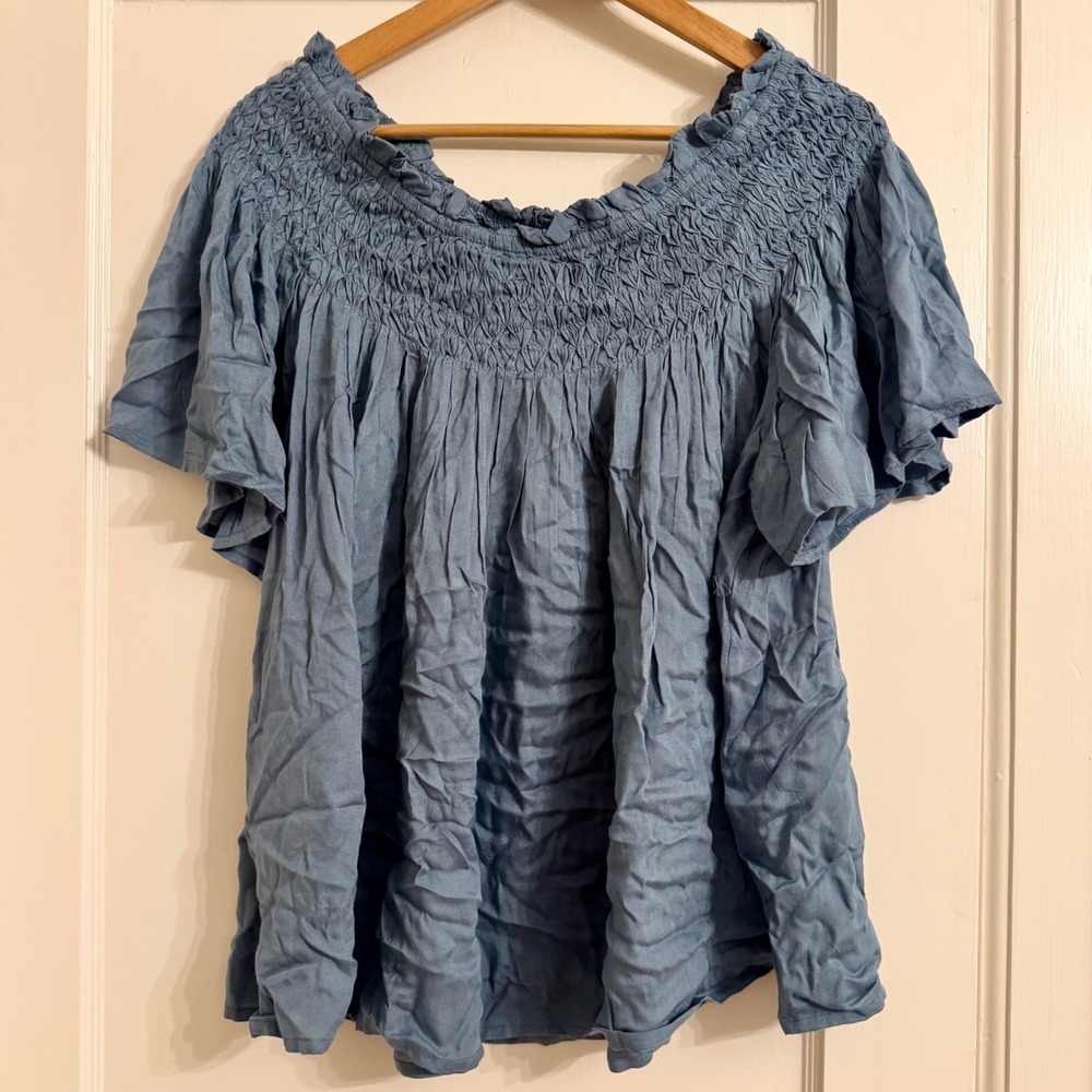 Chelsea & Theodore Woman Blue Smocked Neck Rayon Blouse Plus Size 1X NWT